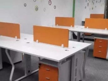 深圳辦公用品工廠直銷 現貨辦公桌、屏風卡位、老板桌與辦公椅一站式采購指南